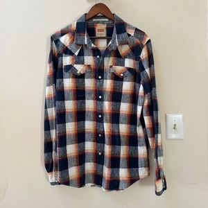 Levi's Pearl Snap Western Style Button Down. Heavyweight. Plaid